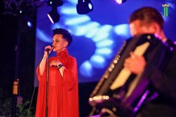 (FOTO/VIDEO) Pogledajte atmosferu sa koncerta Amire Medunjanin u Baru