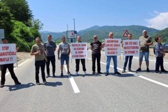 Vlasnik preduzeća „Grinič trejd“ sa zaposlenima na dva sata blokirao prilaz auto-putu; Rajković: Ministarstvo potvrdilo da me lokalna vlast obmanjuje