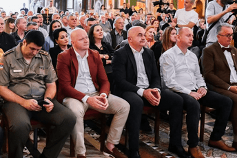 Mandić iznenađen prisustvom Vesne Medenice u hramu crkve Srbije