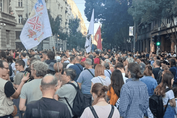 Beograd: Više stotina građana na protestu traži raspisivanje izbora