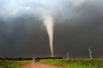 Tornado u Sjevernoj Dakoti ubio troje ljudi, oluja ostavila pustoš na srednjem zapadu