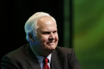 Preminuo osnivač Fedeksa Fred Smit