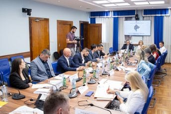 Radunović otišao; Jovanović: Nije tačno da se ovim dokumentom planira gradnja na području Buljarice i Velike plaže