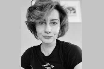 Crvena haljina Joke Baletić i bijele ruke vlasti