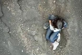 (FOTO/VIDEO) Žena pala u grotlo vulkana: Spasioci danima ne mogu da joj priđu