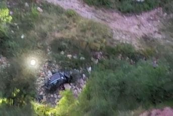 Nesreća u BiH: Automobil sletio u kanjon Miljacke, poginule majka i beba