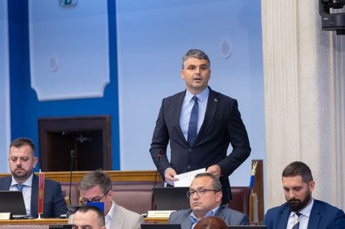 „Nepodoban i prije i poslije 30. avgusta“: I Čapuni objavio svoje diplome