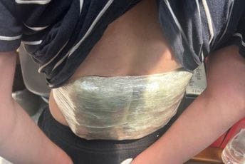 Na Aerodromu Podgorica uhapšeni turski državljani: Pokušali da prokrijumčare oko kilogram marihuane