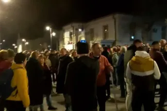 (VIDEO) Zamjenik gradonačelnika Čačka automobilom krenuo na građane
