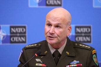 Komandant američkih snaga za Evropu čestitao generalu Vuksanoviću
