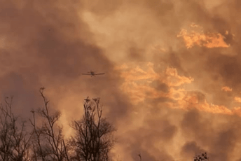 (FOTO) Gori kod Grbavaca i izvorišta Bolje sestre; Bojanović: Uzrok požara ljudski faktor