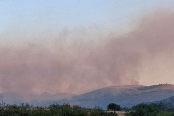 (FOTO) Podgorica: Gori kod Grbavaca i izvorišta Bolje sestre