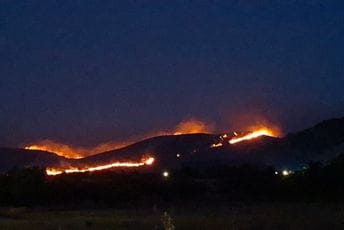 (FOTO) Gori kod Grbavaca i izvorišta Bolje sestre; Bojanović: Uzrok požara ljudski faktor