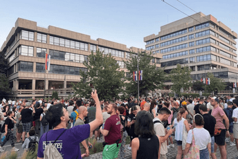 (FOTO/VIDEO) U toku veliki protesti širom Srbije: Blokirane sve ključne tačke u Beogradu