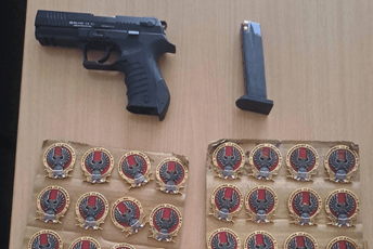 Uhapšena jedna osoba u Danilovgradu: Pronađeno 12 kila eksploziva, startni pištolj, municija, značke, radio stanice...