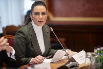 Popović: Stojović se od zadovoljnog ambasadora iz vremena vlasti DPS-a premetnuo u perača biografije Andrije Mandića