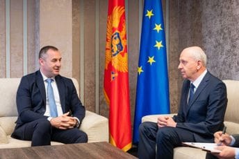 Šćekić se sastao sa ruskim ambasadorom: Ministarstvo prati spoljnopolitički kurs Crne Gore, ali da su sport i mladi u središtu djelovanja