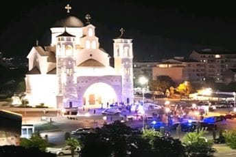 Podgorica: Žena vozilom probila rampu ispred hrama, ima povrijeđenih