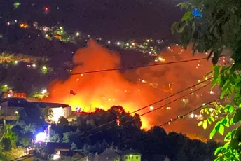 (FOTO) Veliki požar u Sarajevu: Vatromet uzrok, vatrena stihija krenula prema kućama
