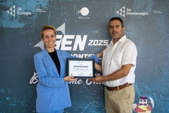 Nagrada "Nastavnik godine 2024/25" dodijeljena Pavlu Kenteri iz Srednje mješovite škole "Danilo Kiš" u Budvi
