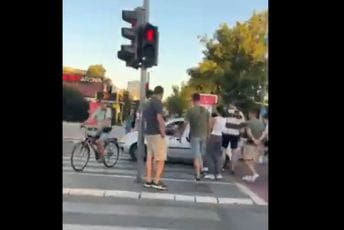(VIDEO) Vozilom pokušao da zgazi građane koji su protestovali u Novom Sadu