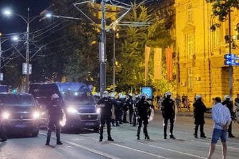 Sukbili se građani i policija u Beogradu, uhapšeni maloljetnici
