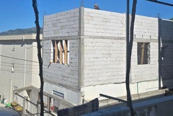 (FOTO/VIDEO): Kad komunalna inspektorka gradi na "divlje"