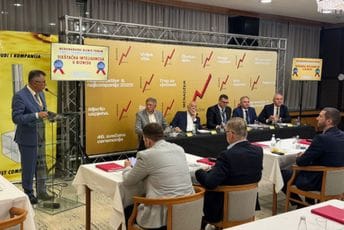Đukanović: Budućnost će tražiti ljude koji znaju da komuniciraju i sarađuju s vještačkom inteligencijom i robotikom
