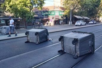 (FOTO/VIDEO) Blokade širom Beograda, Novog Sada, Kragujevca; Helsinški odbor: Vlast odgovorna za nasilje koje se pretvara u opšti narodni bunt