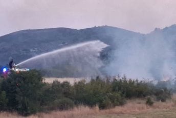 Podgorica i Zeta pod dimom: Bukte požari, vatrogasci na terenu