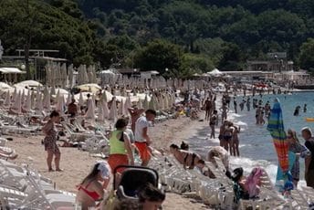 (VIDEO/FOTO) Veliko interesovanje za ugostiteljske objekte na crnogorskom primorju: Ugostitelji se nadaju dodatnom rastu broja gostiju u špicu sezone