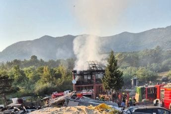 Gori i u Tivtu: Vatra zahvatila porodičnu kuću u naselju Lovanja