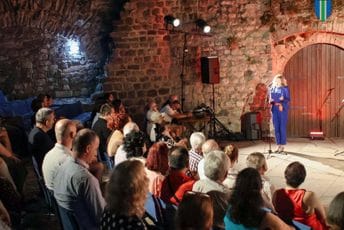 Odavanje počasti nevino strijeljanim Barankama i Baranima: Održana manifestacija  „U ime Crvenih košulja“ (FOTO/VIDEO)