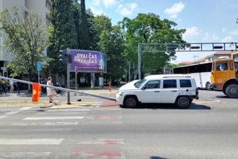 Podgorica: Kolima udario i srušio stub