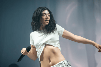 Kakav povratak: Lorde za svega nekoliko dana osvojila liste u svim djelovima planete