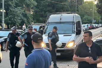 Cikotić: Policija brutalna prema građanima koji protestuju, biber sprejevima brane fašizam