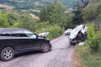Maloljetnik izazvao sudar u Ravnoj Rijeci, povrijeđeno sedam lica