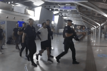 (VIDEO) Pogledajte izručenje Aleksandra Ljumovića Crnoj Gori