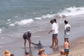 Ulovio ajkulu, krenuo da je vrati u more: Ona ga ujela, helikopter ga prebacio u bolnicu (VIDEO)