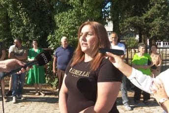 Roditelji pretučenog dječaka protestuju ispred OŠ "Vuko Jovović": Traže ostavku direktorke