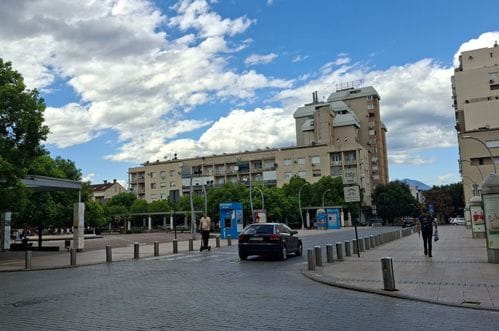 Petoro uhapšenih u Podgorici zbog krađa: Maloljetnici obijali kladionice, apoteke i knjižare