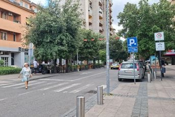 Zabrana saobraćaja u Ulici slobode i dalje se ne poštuje: Policajci opet pisali kazne