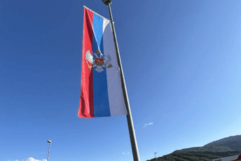 Nakon pokušaja uklanjanja crnogorske zastave na ulazu u Mojkovac: Trobojku okačili na drugu lokaciju