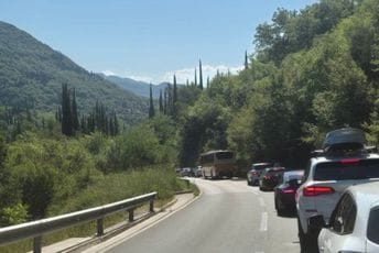 Nepregledna kolona na GP Debeli brijeg