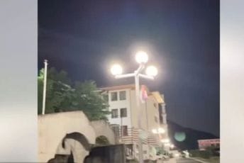 (VIDEO) Provokacije na dan godišnjice genocida u Srebrenici: Ispred crkve odjekivala pjesma Baje Malog Knindže