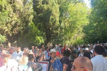 (FOTO) Počeo protest na Gorici, okupilo se oko hiljadu građana