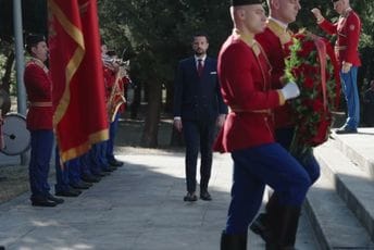 (VIDEO) Milatović položio vijenac na spomenik Partizanu borcu na Gorici