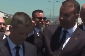 Mujović htio da odgovori na pitanje o incidentu, ali Spajić upao u riječ: "Imamo sad obaveza" (VIDEO)