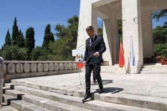 Domovina se brani psovkom?