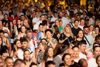 (FOTO/VIDEO) Pogledajte kako je sinoć bilo u Budvi: Drugo veče proslave Dana državnosti